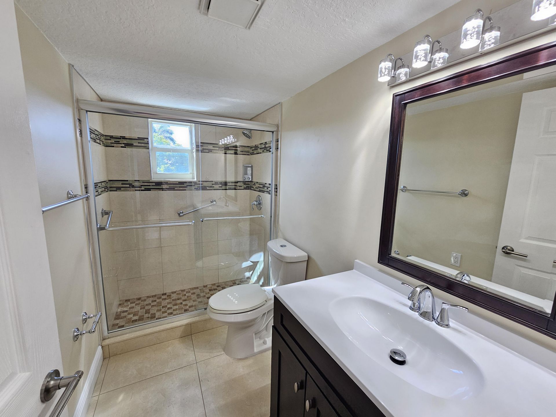 2562 Garden Drive N, Unit 202, Lake Worth Beach, FL 33461 Photo