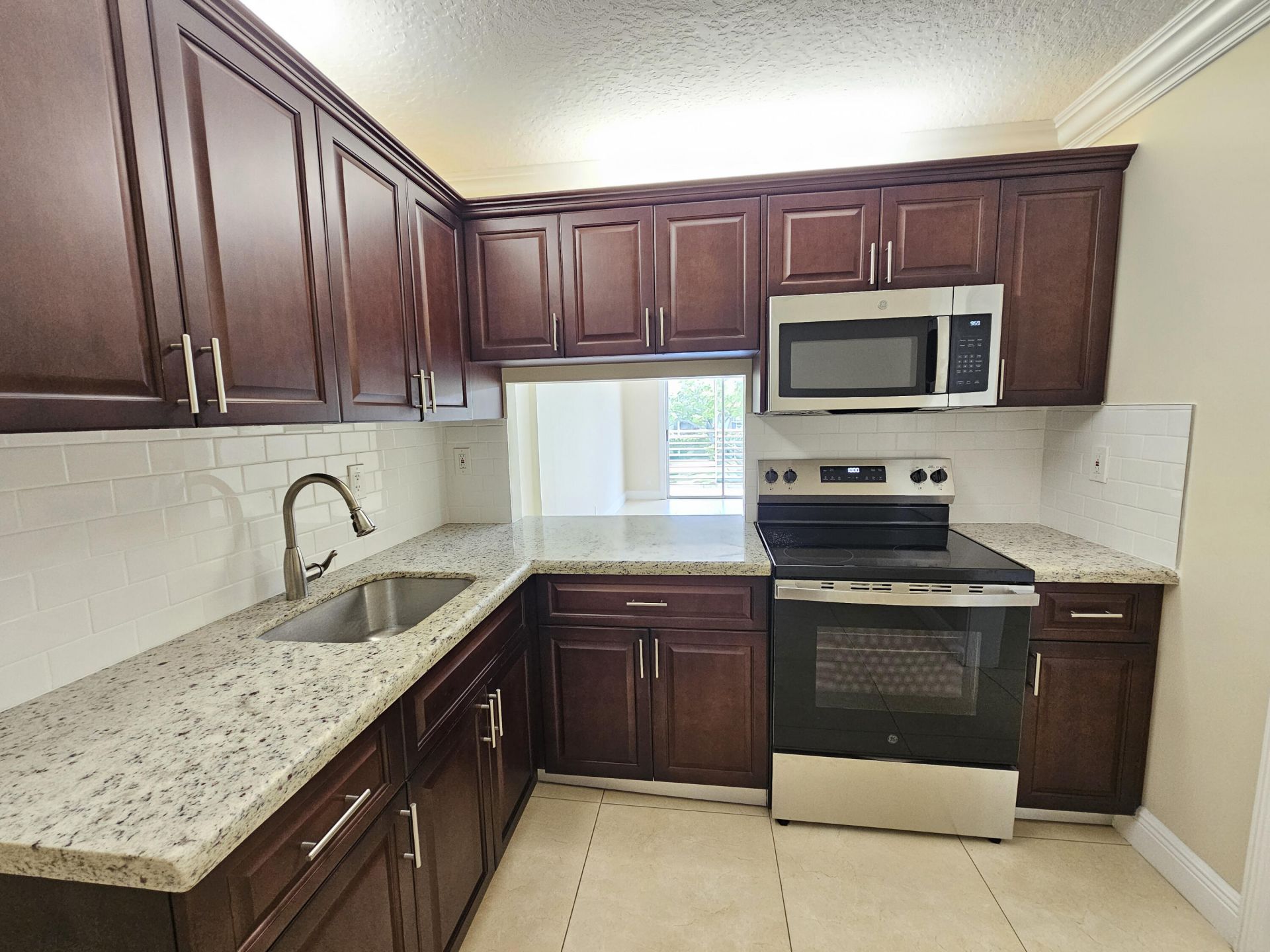 2562 Garden Drive N, Unit 202, Lake Worth Beach, FL 33461 Photo