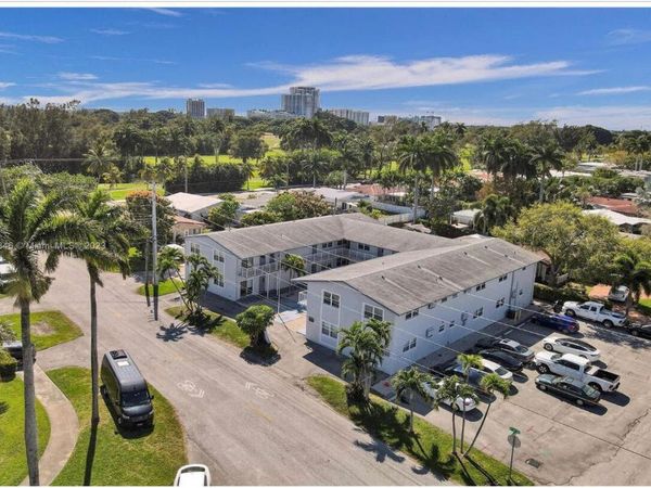 930 N 14th Court, Hollywood, FL 33023