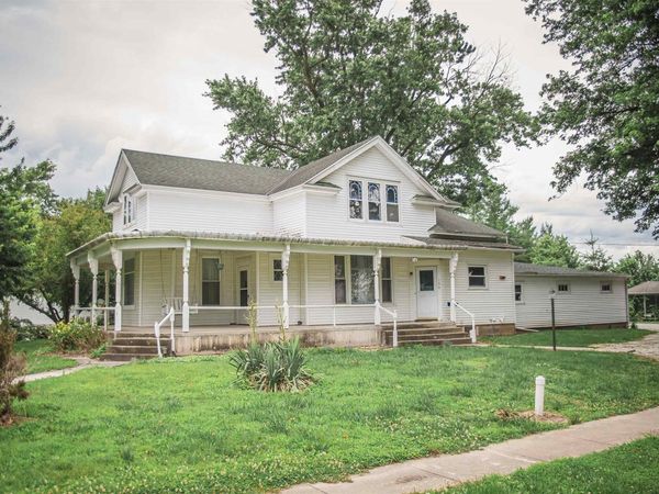 106 E Washington Street, Mendon, IL 62351