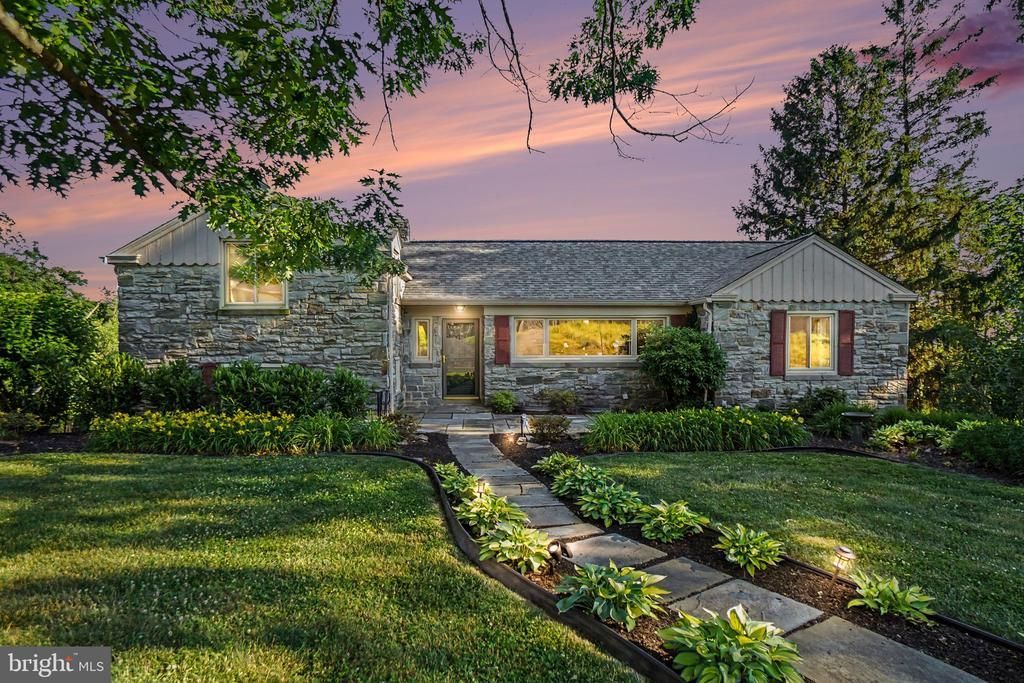 260 BLOSSOM HILL DRIVE, LANCASTER, PA 17601