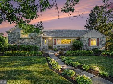 260 BLOSSOM HILL DRIVE, LANCASTER, PA 17601