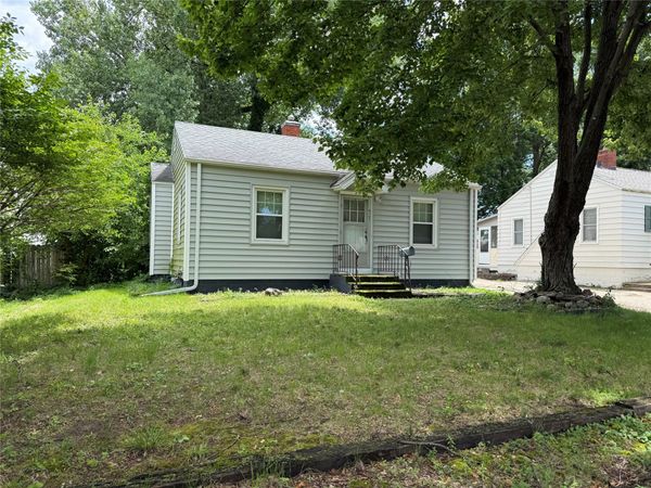 4121 Oxford Street, Des Moines, IA 50313