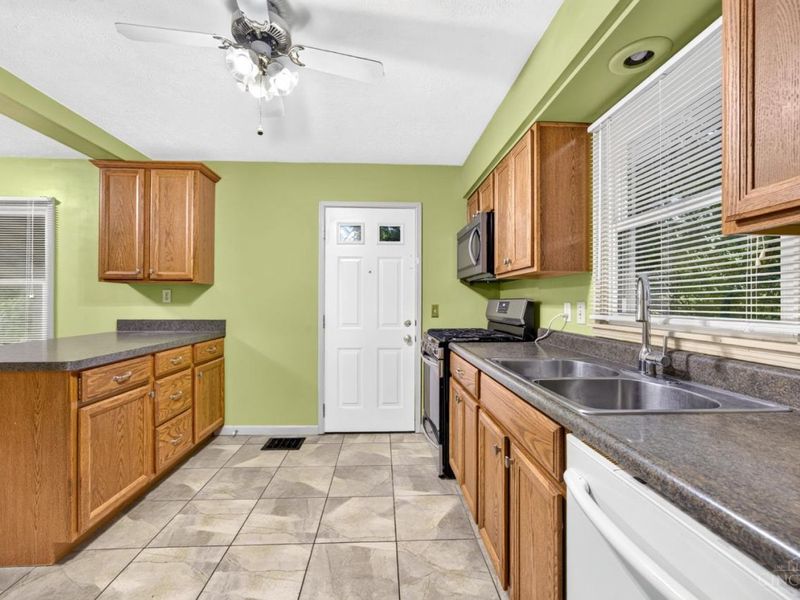 6480 Ridgefield Drive, Springfield Township, OH 45224 Photo 5