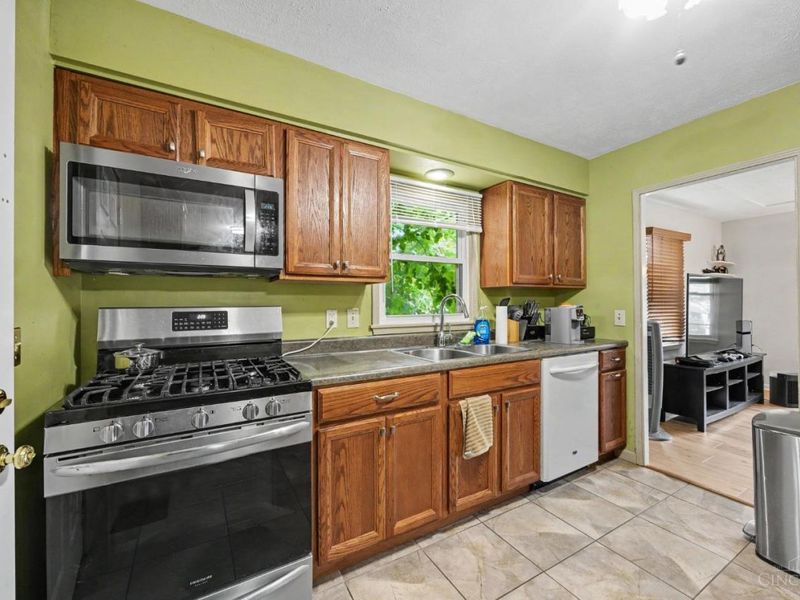 6480 Ridgefield Drive, Springfield Twp., OH 45224 Photo 5