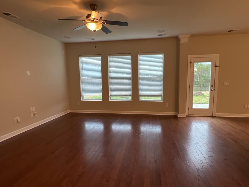 579 Crossland Drive Photo 6