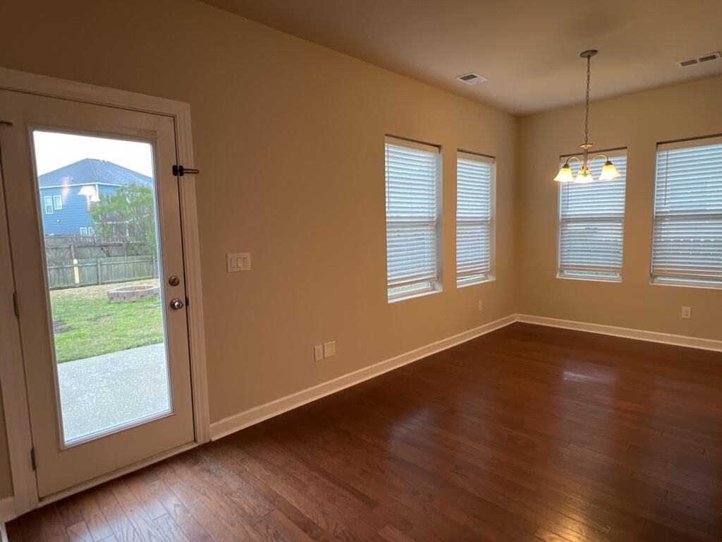 579 Crossland Drive Photo 7