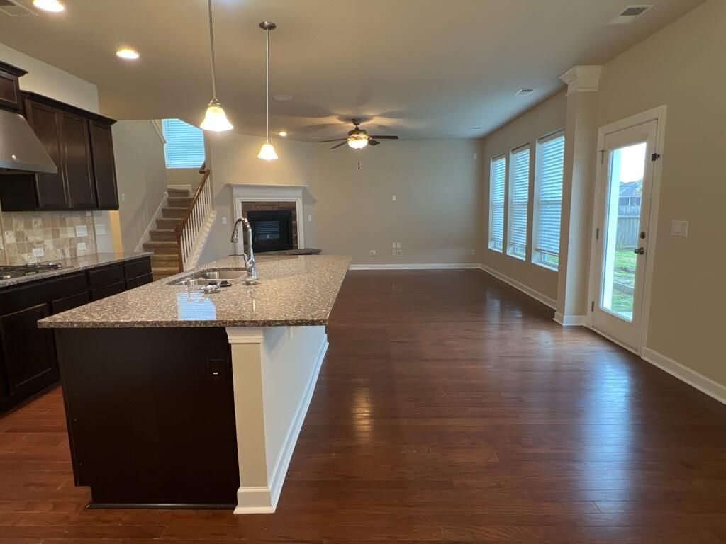 579 Crossland Drive Photo 8