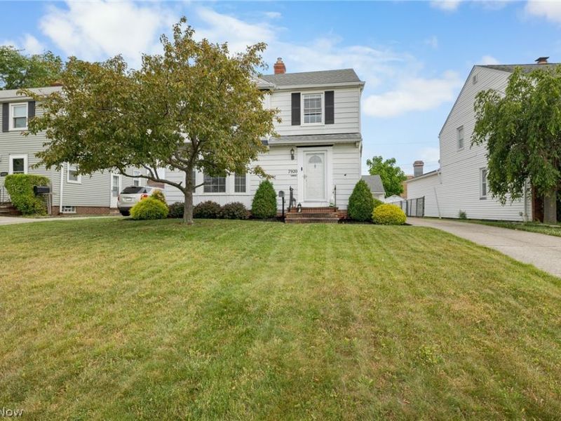7920 Parmenter Drive, Parma, OH 44129 Photo 3
