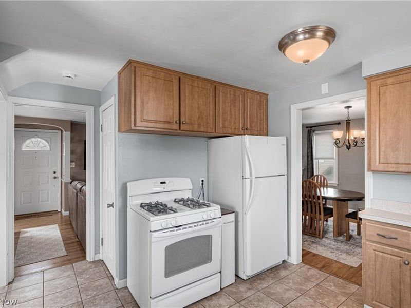 7920 Parmenter Drive, Parma, OH 44129 Photo 6