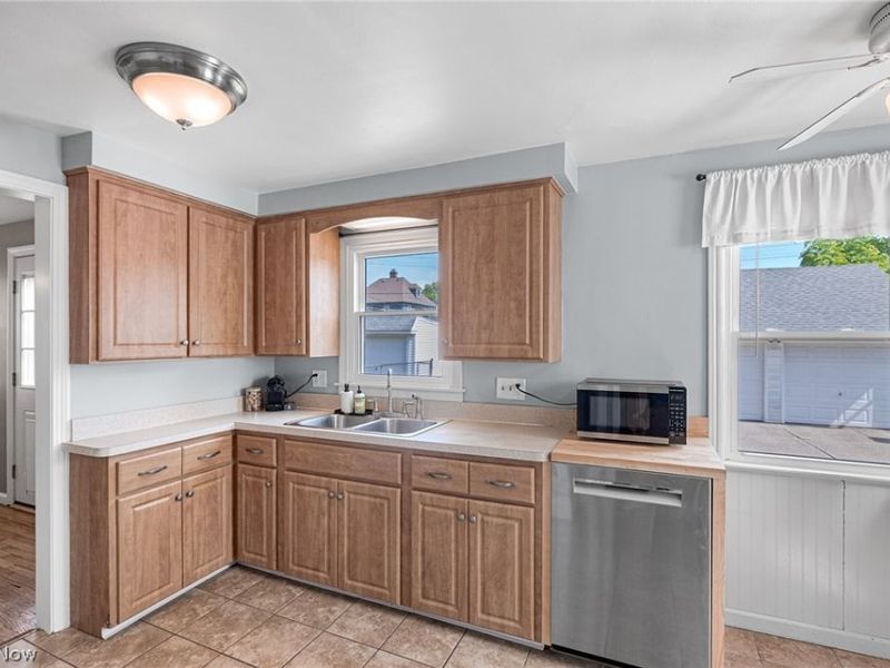 7920 Parmenter Drive, Parma, OH 44129 Photo 7