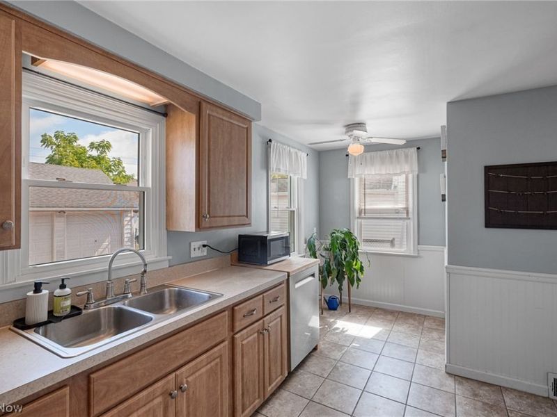 7920 Parmenter Drive, Parma, OH 44129 Photo 8