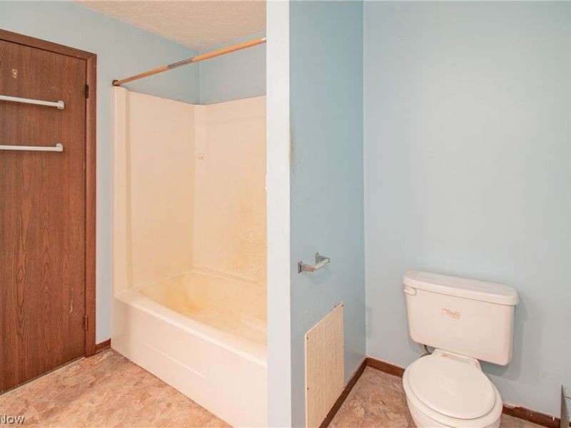 217 Edwin Street NW, Unit A, Hartville, OH 44632 Photo 15