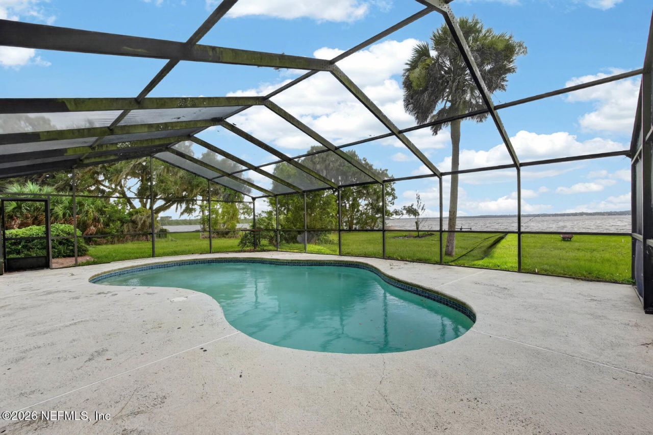 157 W Grandview Drive, East Palatka, FL 32131 Photo