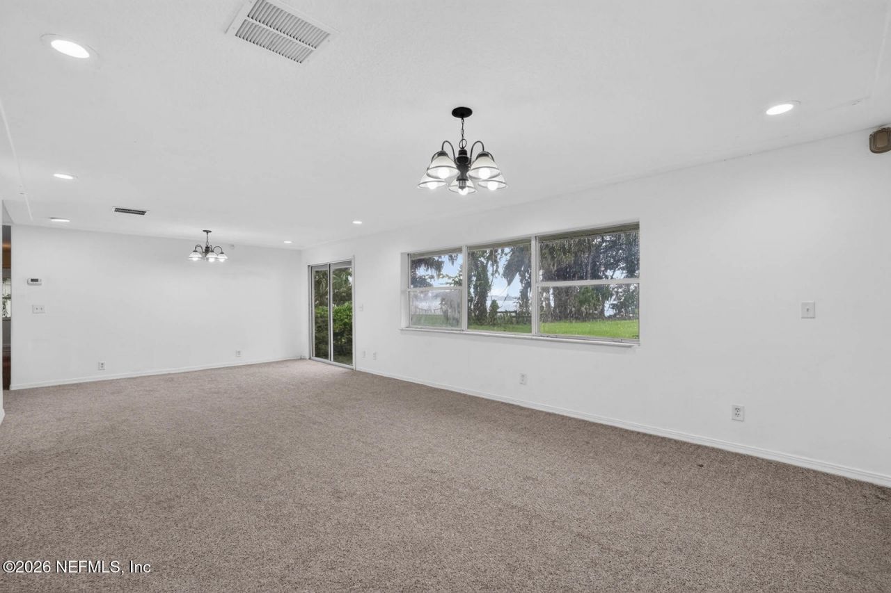 157 W Grandview Drive, East Palatka, FL 32131 Photo