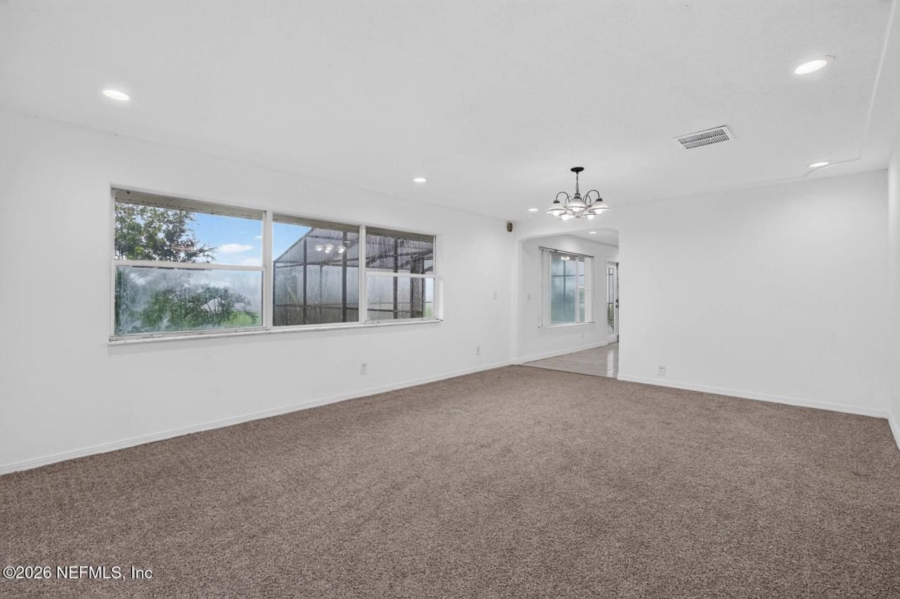157 W Grandview Drive, East Palatka, FL 32131 Photo