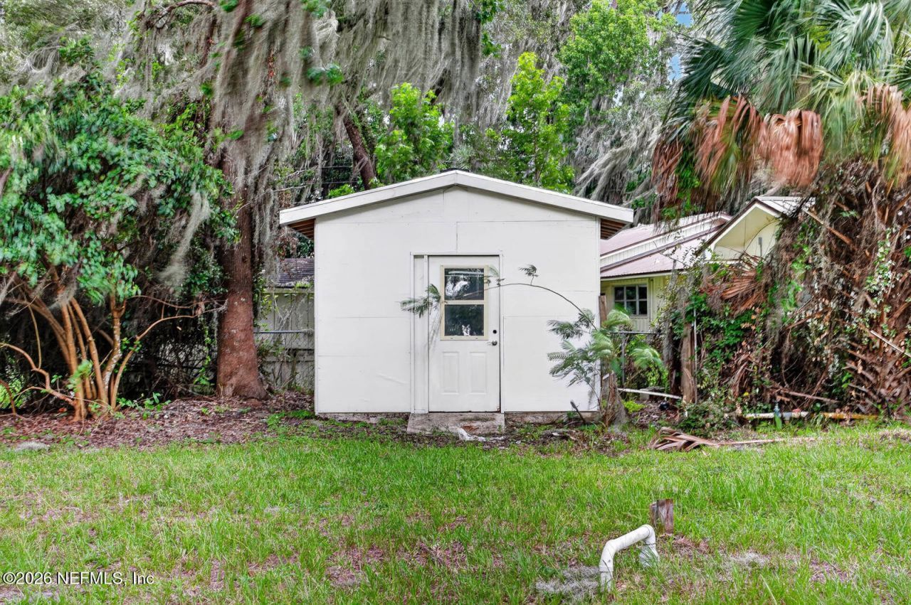 157 W Grandview Drive, East Palatka, FL 32131 Photo