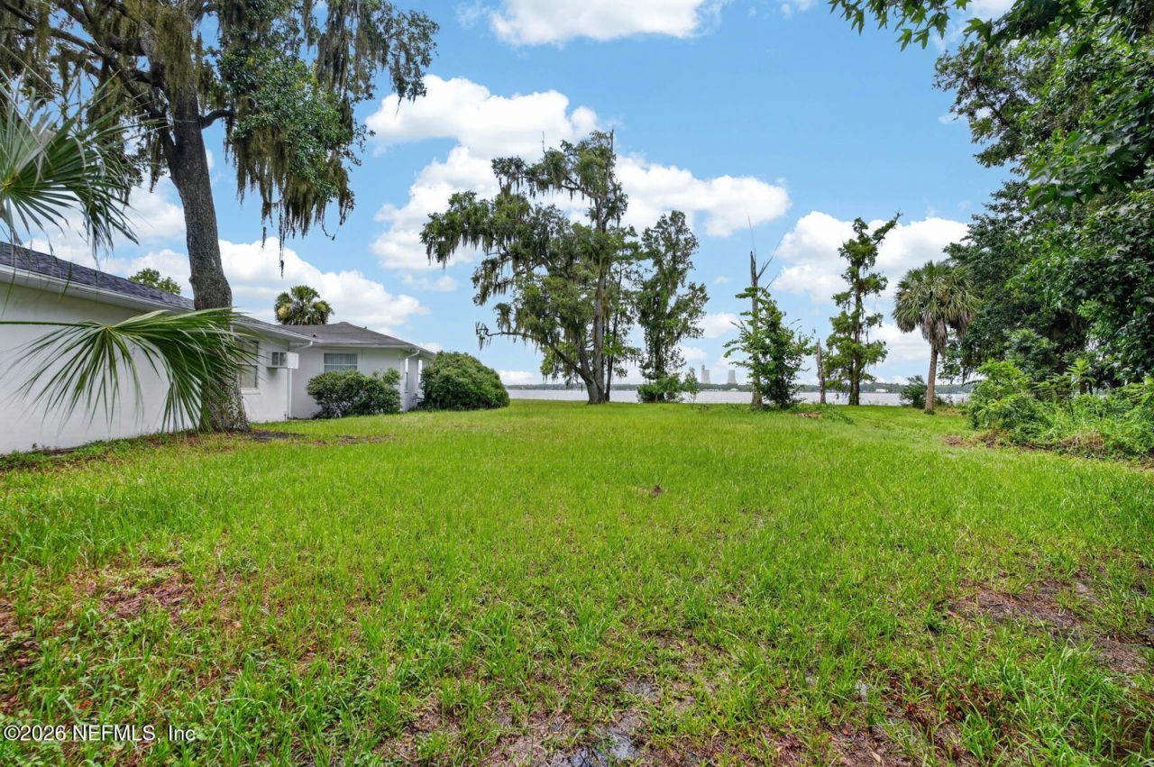 157 W Grandview Drive, East Palatka, FL 32131 Photo