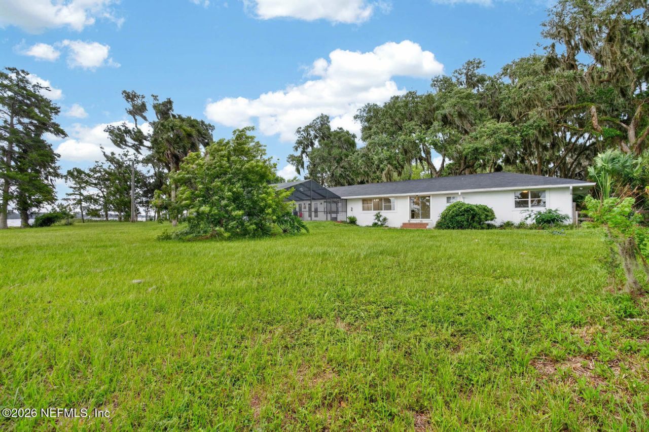 157 W Grandview Drive, East Palatka, FL 32131 Photo