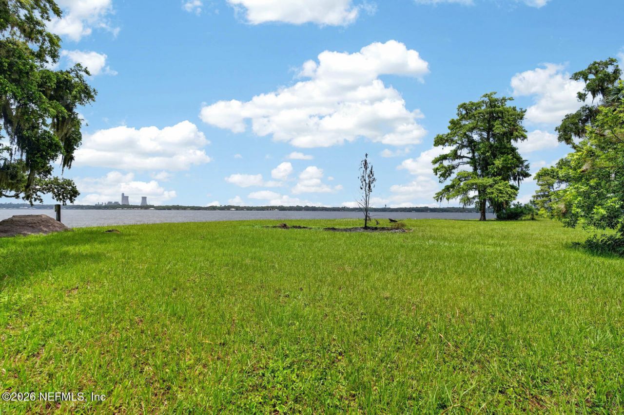 157 W Grandview Drive, East Palatka, FL 32131 Photo