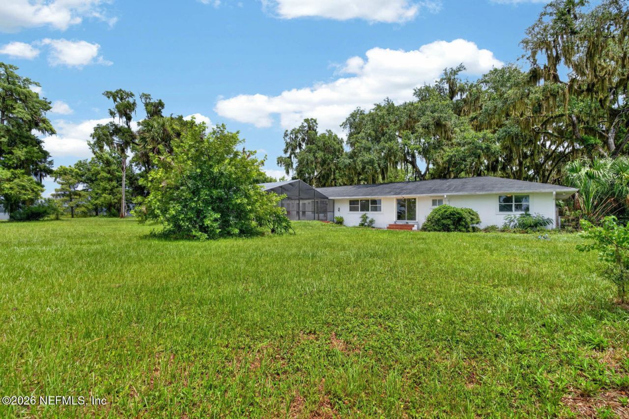 157 W Grandview Drive, East Palatka, FL 32131 Photo