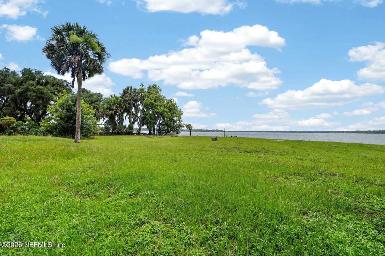 157 W Grandview Drive, East Palatka, FL 32131 Photo