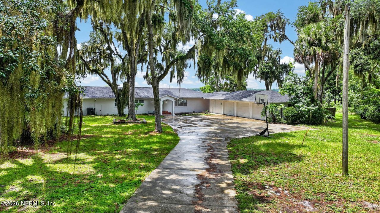 157 W Grandview Drive, East Palatka, FL 32131 Photo