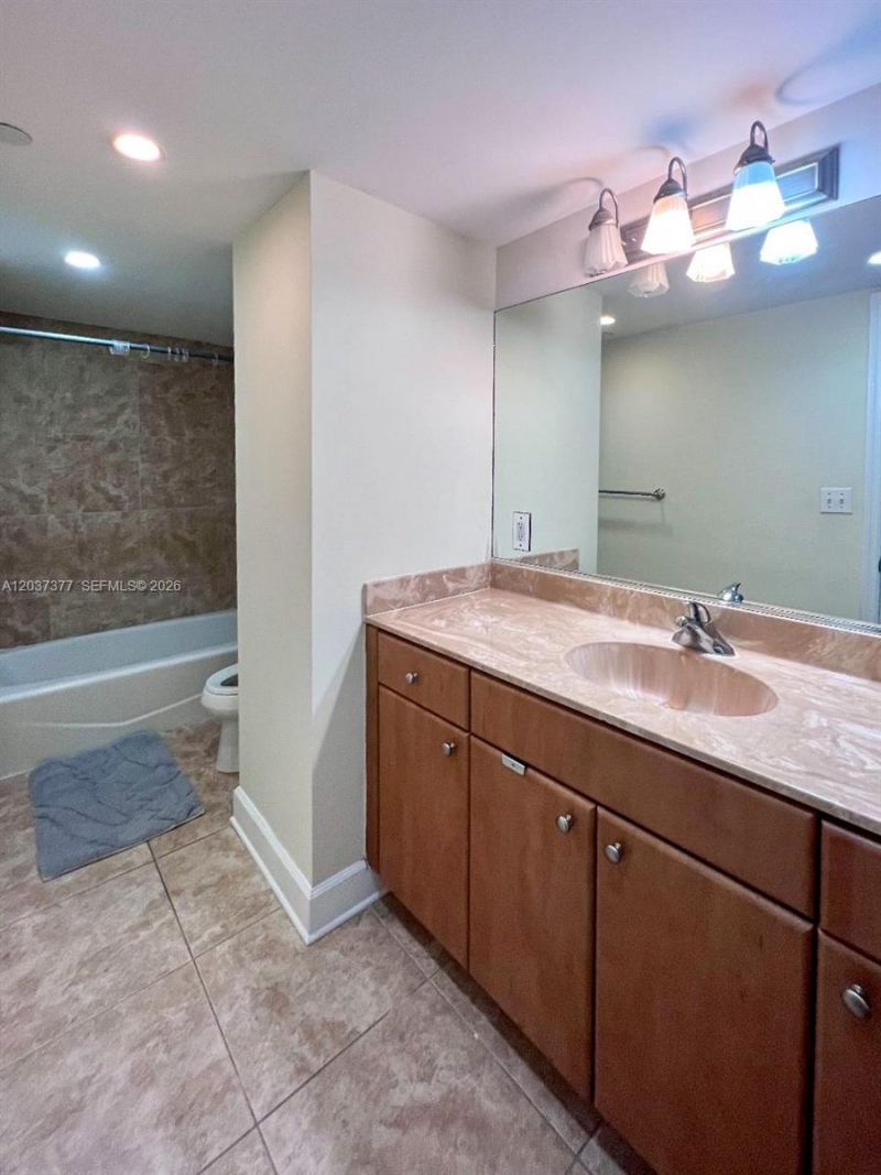 401 69th St , Unit 1010, Miami Beach, FL 33141 Photo