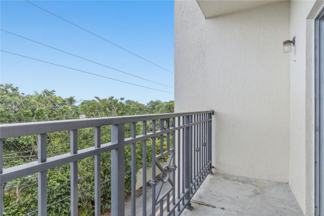 5271 SW 8th St , Unit 304, Miami, FL 33134 Photo