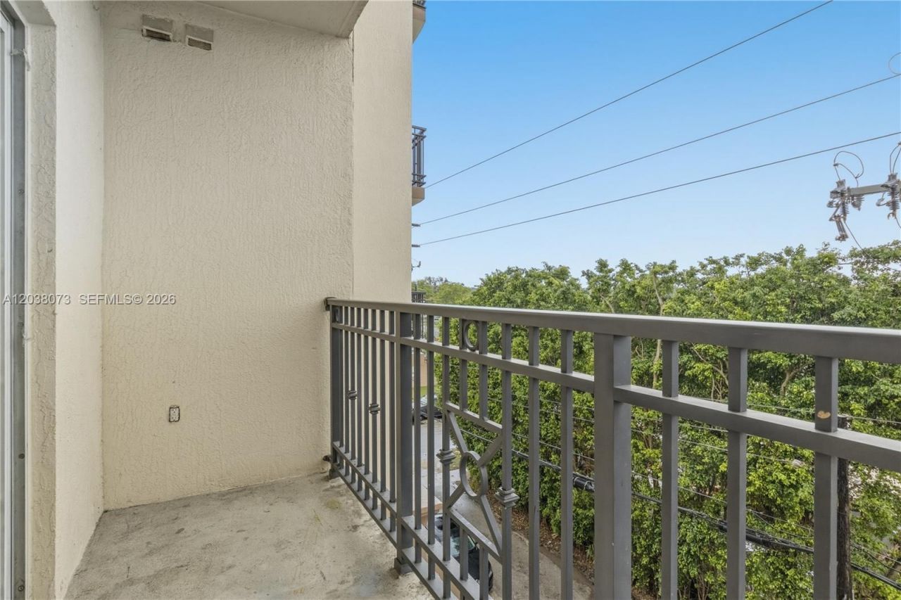 5271 SW 8th St , Unit 304, Miami, FL 33134 Photo