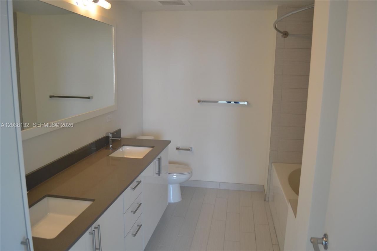 999 SW 1st Ave , Unit 3202, Miami, FL 33130 Photo