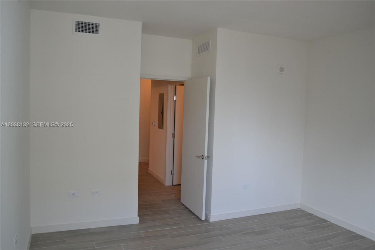 999 SW 1st Ave , Unit 3202, Miami, FL 33130 Photo