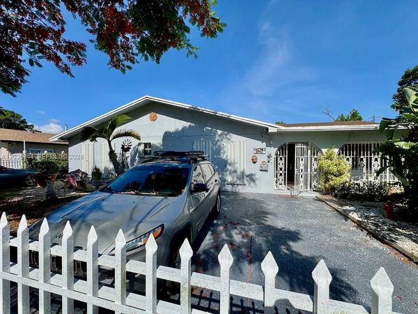 15940 NW 37th Pl , Miami Gardens, FL 33054