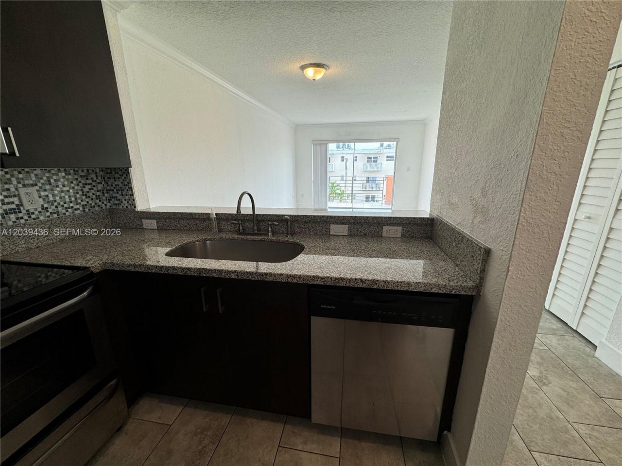 365 NE 125th St, Unit 402, North Miami, FL 33161 Photo