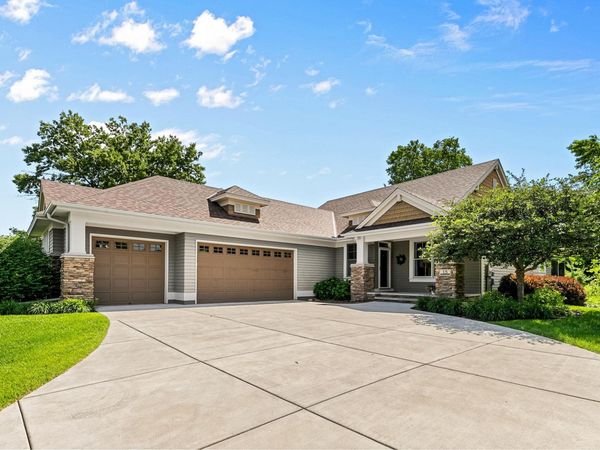 15 Hawthorne Court, North Oaks, MN 55127