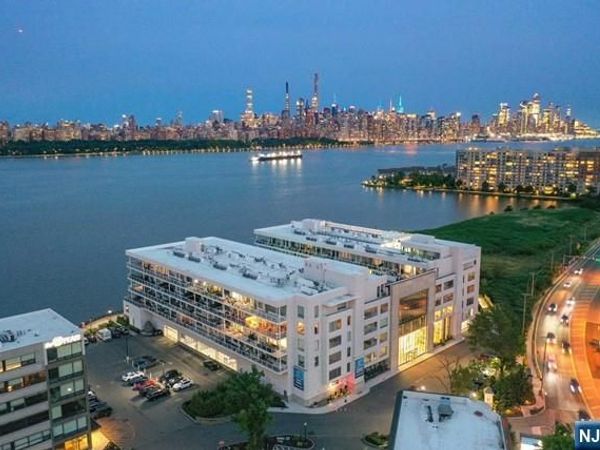 3 Somerset Lane 608, EDGEWATER, NJ 07020