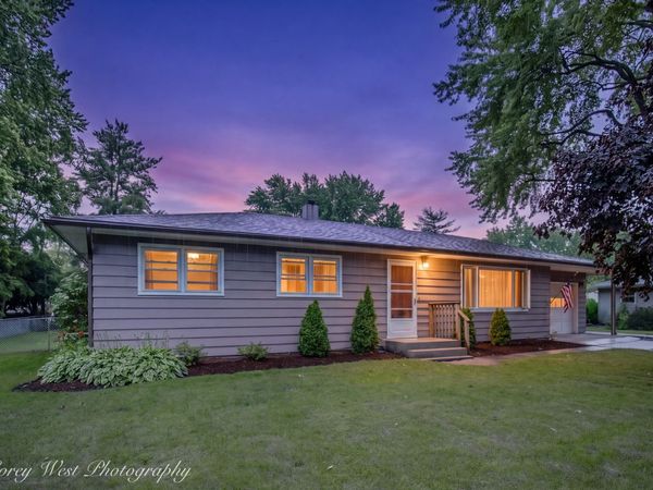 220 Swanson Road, Sycamore, IL 60178