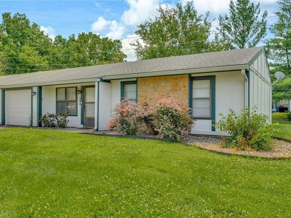 3233 Glacier Drive, Lawrence, KS 66047