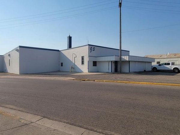 520 RAILROAD Avenue , Devils Lake, ND 58301