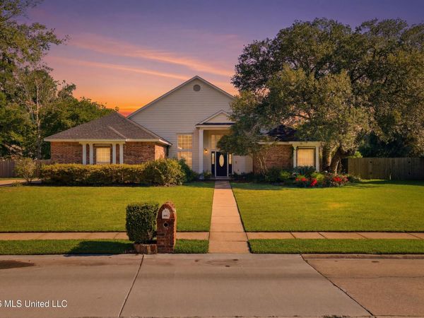 3815 Cabildo Place, Ocean Springs, MS 39564