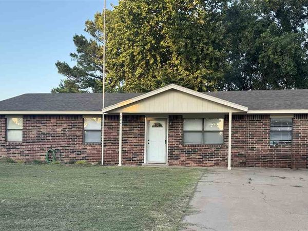 902 Pogue Street, Perkins, OK 74059