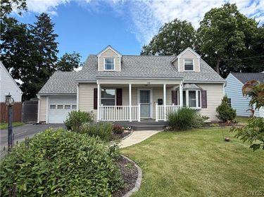 108 Castle Rd , Clay, NY 13212