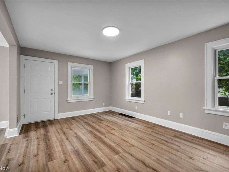 825 Dan Street, Akron, OH 44310 Photo 13