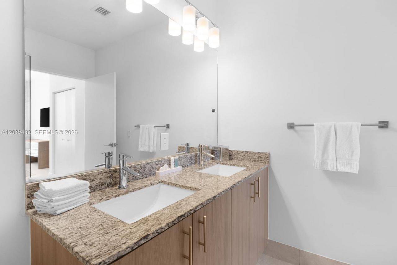 5350 NW 84th Ave, Unit 2007, Doral, FL 33166 Photo