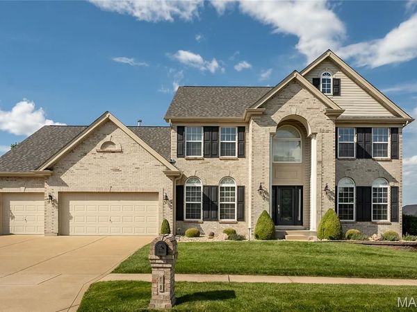 18 Kings Crossing Court, St Louis, MO 63129