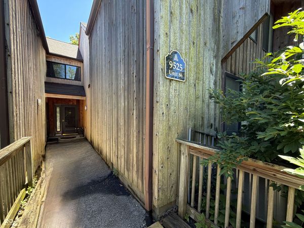 9525 S Pointe Lasalles Drive S, Bloomington, IN 47401