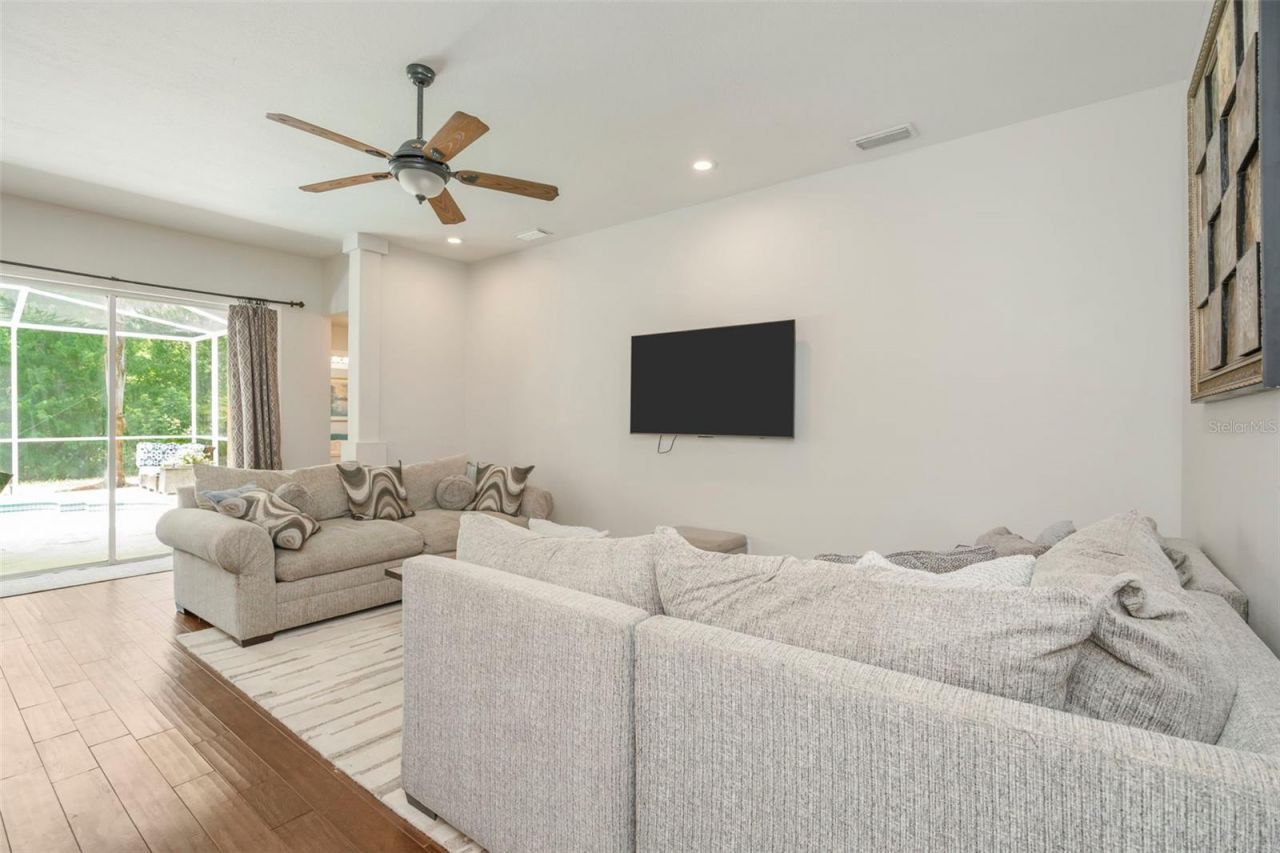 5633 Glencrest Boulevard, Tampa, FL 33625 Photo