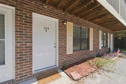 104 Muir Court photo 4