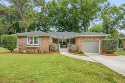 1376 Fairfield Avenue photo 4