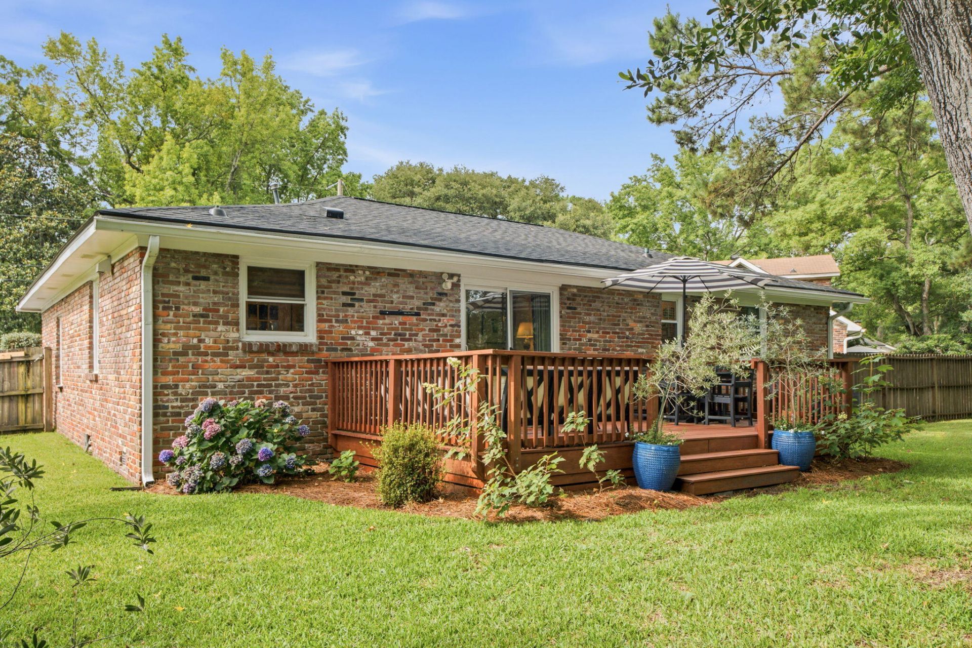 1376 Fairfield Avenue Photo 40